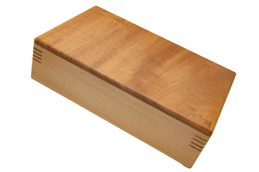 caja-de-maderas-solidas-de-haya-y-cedro-chica-con-o-sin-divisiones-by-cieslik_BOX001-BOX004-109.webp