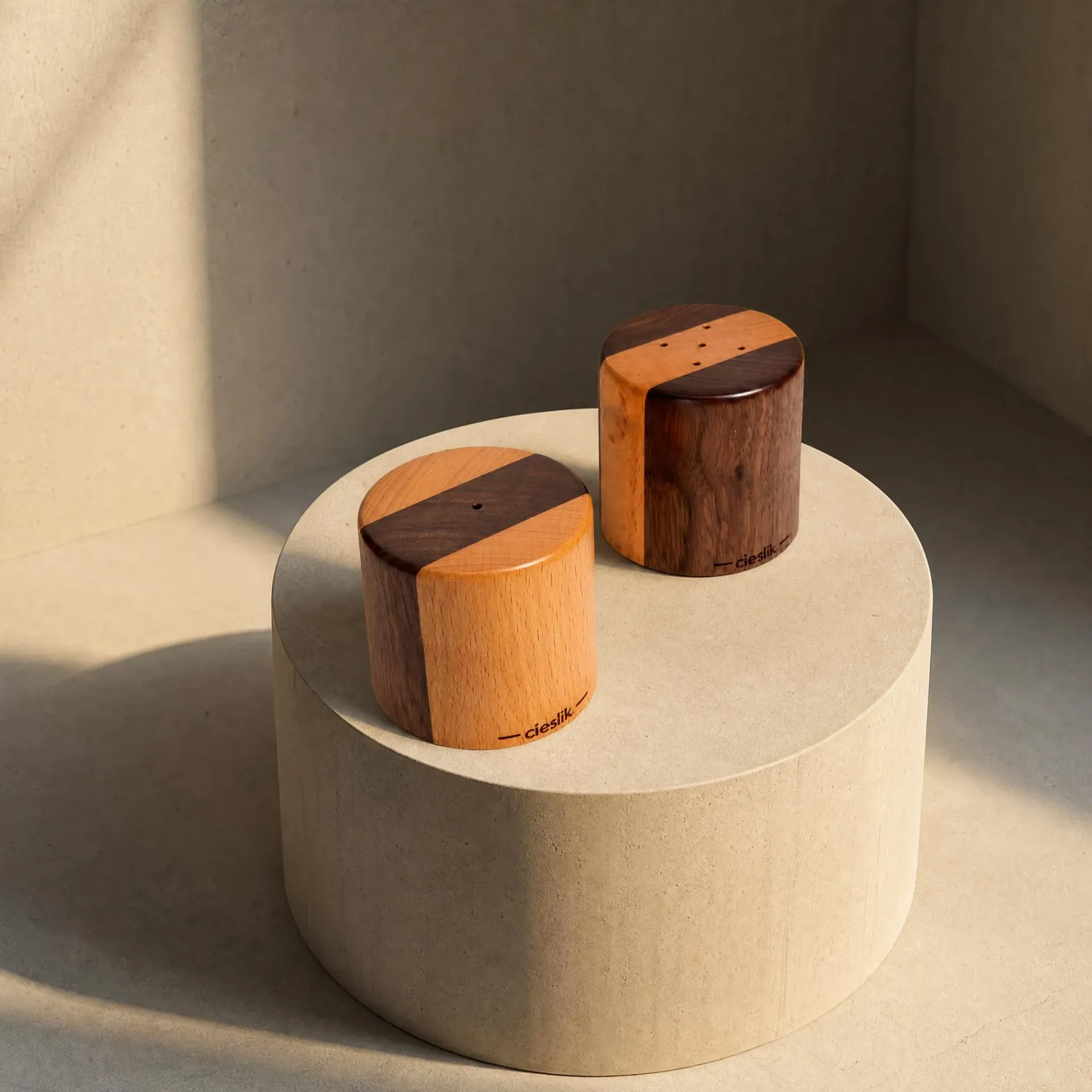 [SHA003] Salt and pepper shaker set NH